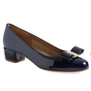 New—SALVATORE FERRAGAMO Women's Vara, Oxford Blue Patent—size 6